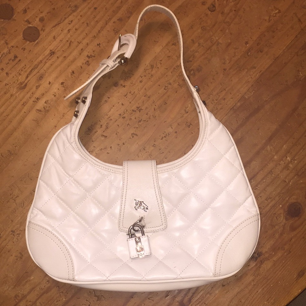 RARE! White BURBERRY quilted leather LUXE shoulder bag with lock & key & dustbag